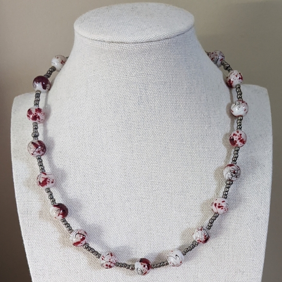 Elegant Red and White Beaded Necklace - Picture 1 of 1